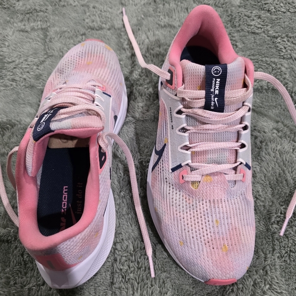 Nike Pink and Blue Athletic Shoes with Cushioned Support - Picture 9 of 9